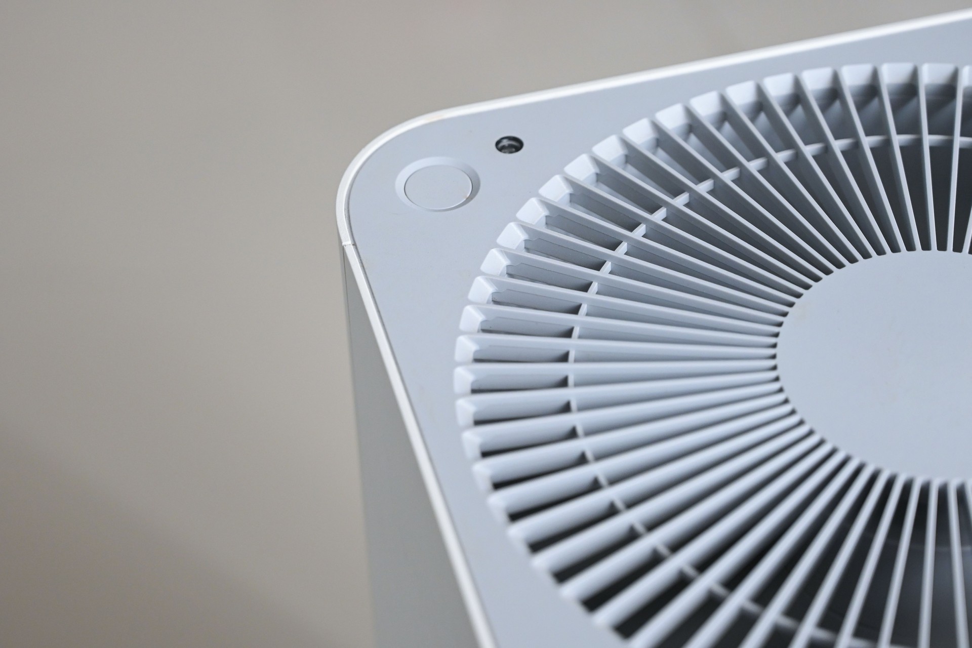 air purifier technology clean dust pm 2.5 in living room inside home for healthy care of respiratory system